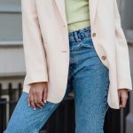 Lässiger Campus-Look mit Blazer und Jeans