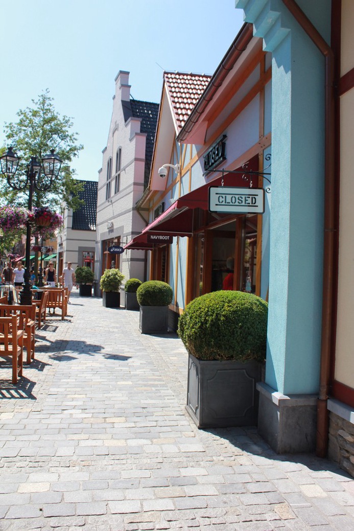 Closed Roermond