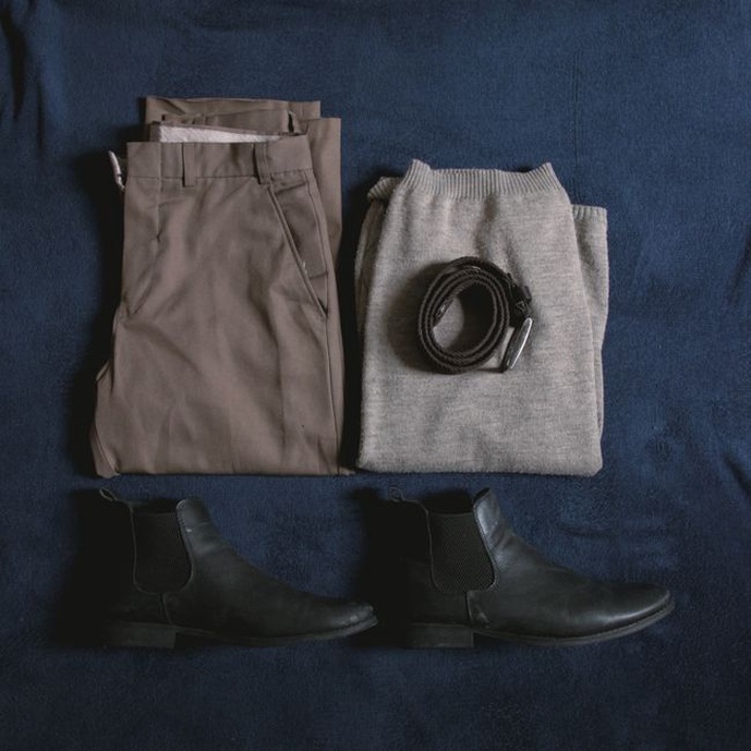 Herbstliche Farbakzente mit Strick, Schal und Ledertasche