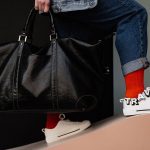 Cardigan und Jeans für eine längere Zugfahrt