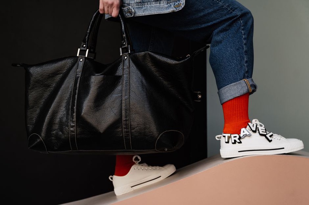 Cardigan und Jeans für eine längere Zugfahrt