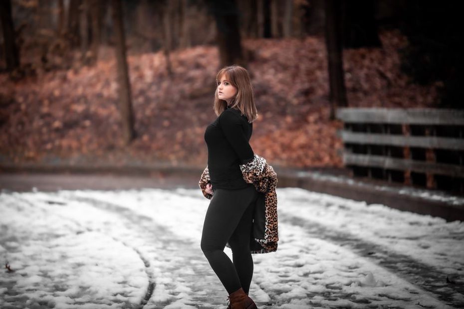Langer Cardigan zu Jeans und flachen Stiefeletten